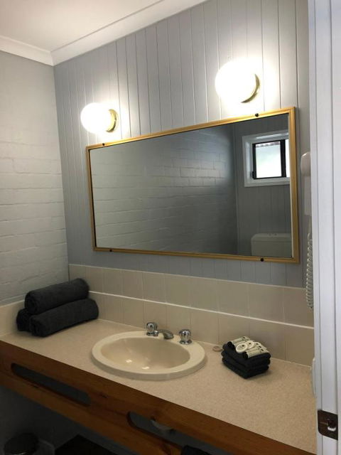 Country Roads Motor Inn - Redcliffe Tourism 4