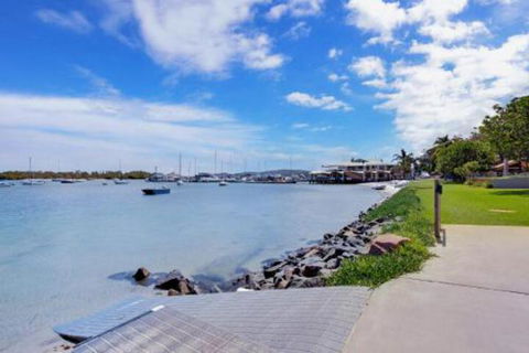 Sunset Court Unit 1 / 3 Resthaven Avenue - Redcliffe Tourism 0