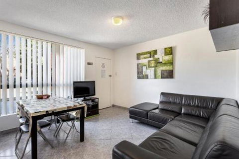 Sunset Court Unit 1 / 3 Resthaven Avenue - Redcliffe Tourism 7