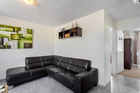 Sunset Court Unit 1 / 3 Resthaven Avenue - Redcliffe Tourism 5