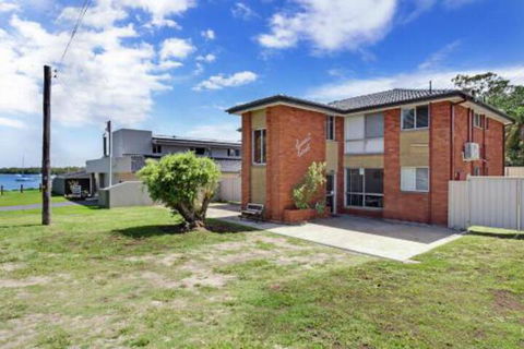 Sunset Court Unit 1 / 3 Resthaven Avenue - Redcliffe Tourism 2