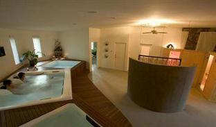 Aquador Retreat - Redcliffe Tourism 5