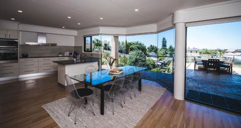 Russell House - Redcliffe Tourism 2