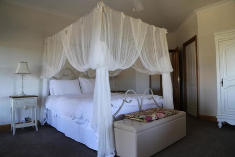 BellbirdHill Bed & Breakfast - Redcliffe Tourism 2