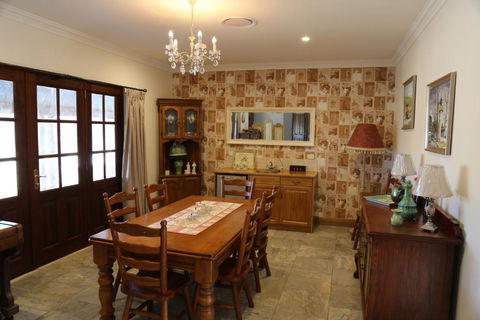 BellbirdHill Bed & Breakfast - Redcliffe Tourism 6