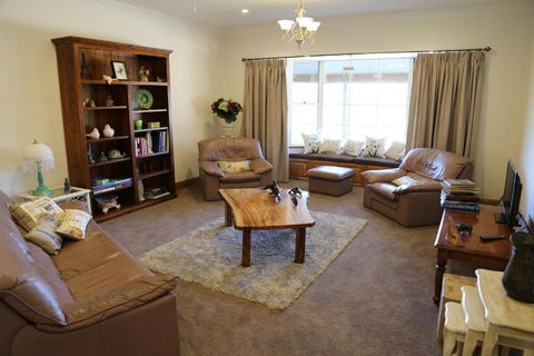 BellbirdHill Bed & Breakfast - Redcliffe Tourism 3