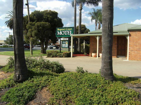 Regency Court Motel - Redcliffe Tourism 1