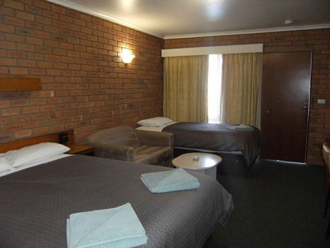 Regency Court Motel - Redcliffe Tourism 4