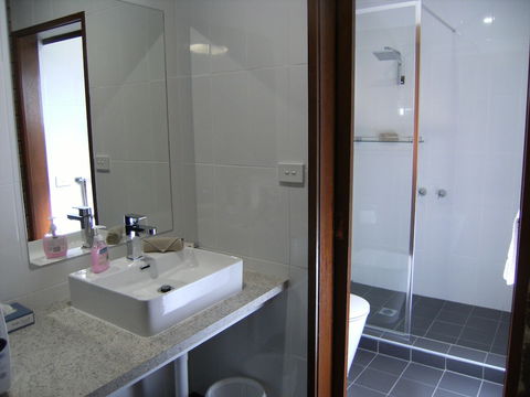 Regency Court Motel - Redcliffe Tourism 3