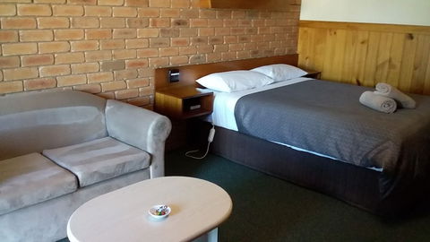 Regency Court Motel - Redcliffe Tourism 2