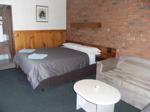 Regency Court Motel - Redcliffe Tourism 6