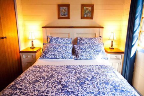 Minimbah Farm Cottages Family Farmstay Choose From 2 & 3 Bedroom Cottages & 6 Bedroom House - Redcliffe Tourism 2