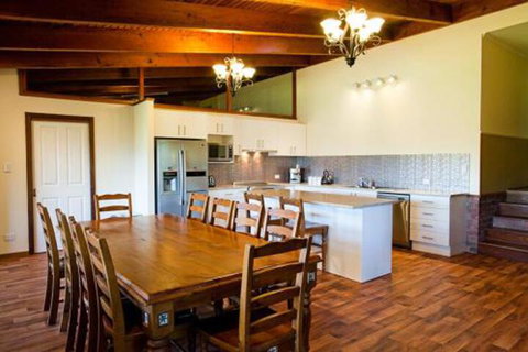 Minimbah Farm Cottages Family Farmstay Choose From 2 & 3 Bedroom Cottages & 6 Bedroom House - Redcliffe Tourism 5