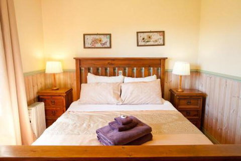 Minimbah Farm Cottages Family Farmstay Choose From 2 & 3 Bedroom Cottages & 6 Bedroom House - Redcliffe Tourism 4