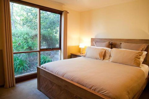 Minimbah Farm Cottages Family Farmstay Choose From 2 & 3 Bedroom Cottages & 6 Bedroom House - Redcliffe Tourism 6