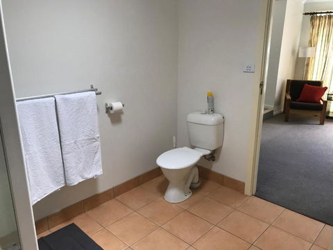 Oatlands Retreat - Redcliffe Tourism 3