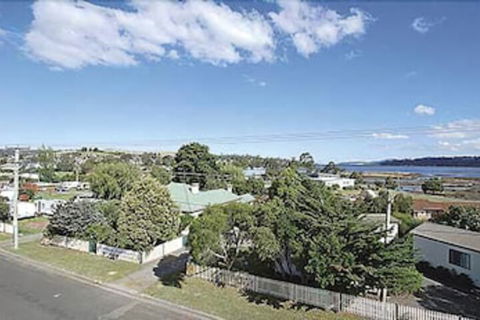 Triabunna Cabin And Caravan Park - Redcliffe Tourism 0