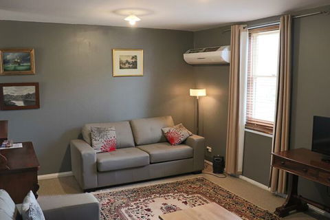 Robinson Cottage - Redcliffe Tourism 5