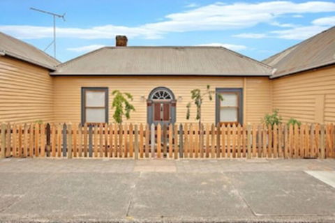 Robinson Cottage - Redcliffe Tourism 0