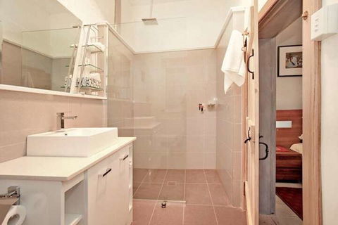 Robinson Cottage - Redcliffe Tourism 7