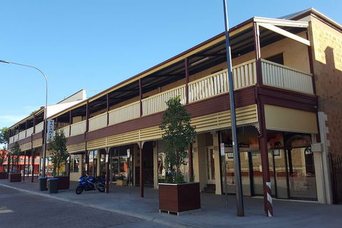 Balcony On Sixth Lodge - Redcliffe Tourism 1