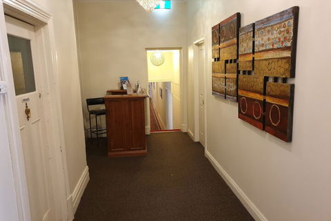 Balcony On Sixth Lodge - Redcliffe Tourism 6