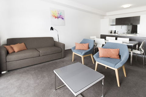Abode Tuggeranong - Redcliffe Tourism 5