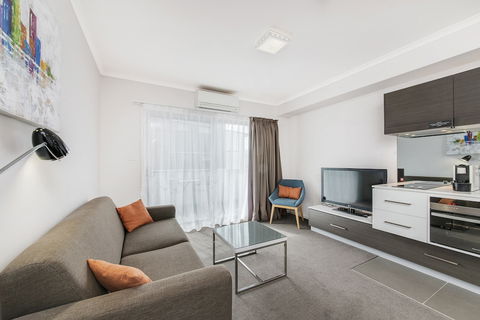 Abode Tuggeranong - Redcliffe Tourism 6