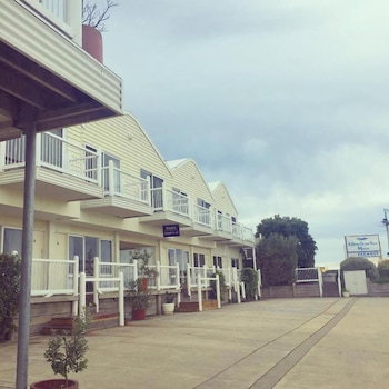 A Great Ocean View Motel - Redcliffe Tourism 0