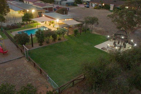 Angaston Vineyards Motel - Redcliffe Tourism 4