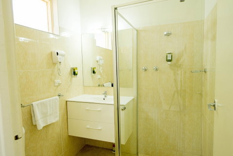 Jacksons Motor Inn - Redcliffe Tourism 3