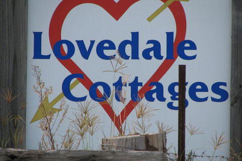 Lovedale Cottages - Redcliffe Tourism 5