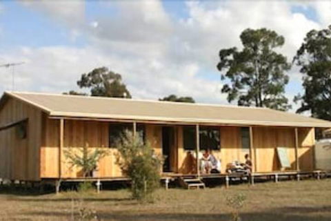 Lovedale Cottages - Redcliffe Tourism 4