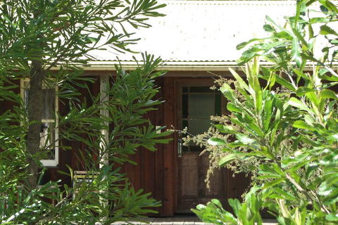 Lovedale Cottages - Redcliffe Tourism 2