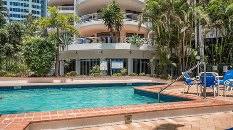 Aegean Apartments - Redcliffe Tourism 3