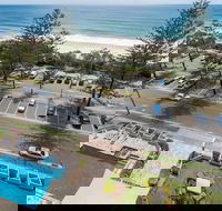 Southern Cross Beachfront Holiday Apartments - Redcliffe Tourism