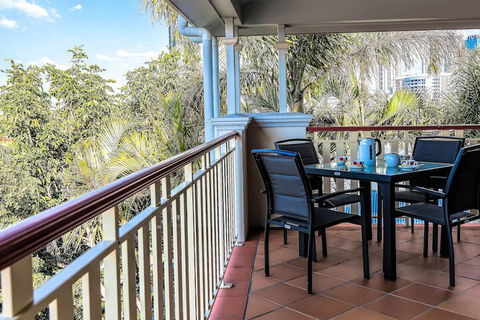 City Park Apartments - Redcliffe Tourism 1