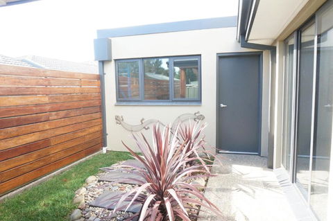 Bens Place Modern & Convenient - Redcliffe Tourism 4