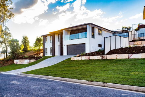 Executive Home Accomodation - Redcliffe Tourism 4
