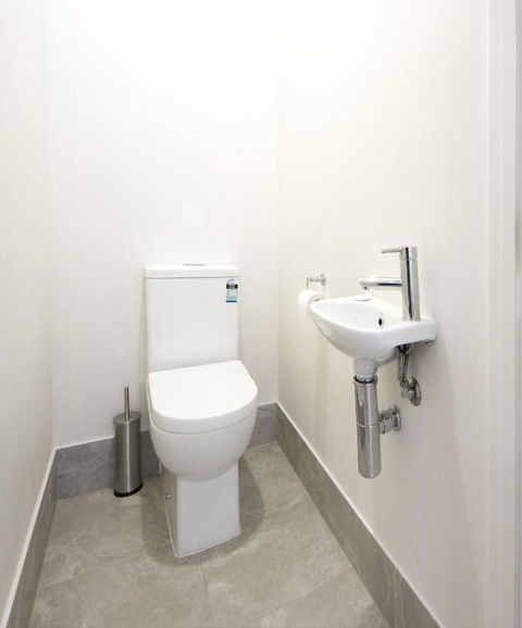 Executive Home Accomodation - Redcliffe Tourism 3