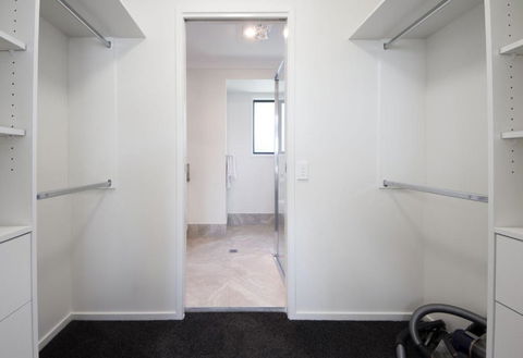 Executive Home Accomodation - Redcliffe Tourism 1