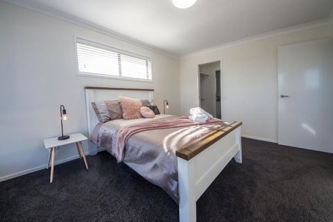 Executive Home Accomodation - Redcliffe Tourism 2