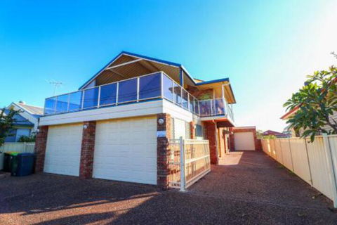 Anglers Abode - Redcliffe Tourism 0