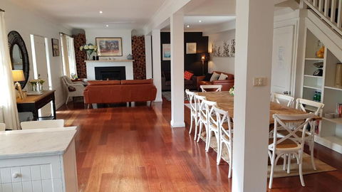 Bowral Escape - Redcliffe Tourism 6