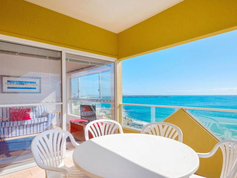 Avalon 4 Right Across The Road From Convent Beach Uninterrupted Views - Redcliffe Tourism 4