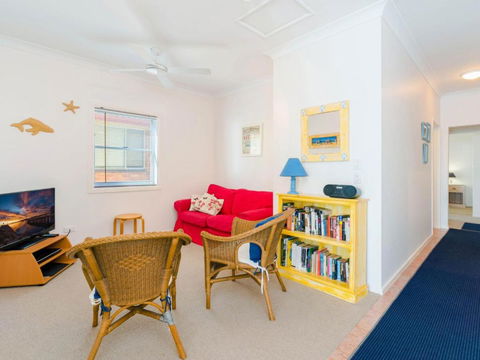 Avalon 4 Right Across The Road From Convent Beach Uninterrupted Views - Redcliffe Tourism 6