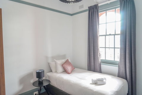 Oasis On Beamish Hotel - Redcliffe Tourism 1