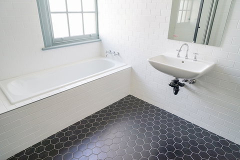 Oasis On Beamish Hotel - Redcliffe Tourism 4