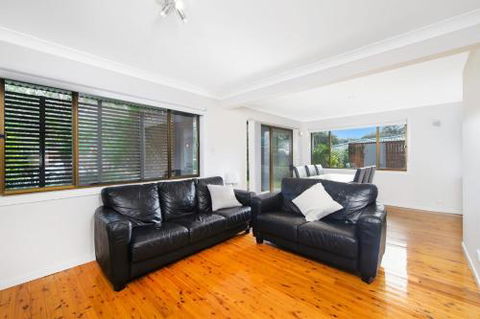 Bonny Beach House Holiday Accommodation With Pool - Redcliffe Tourism 3