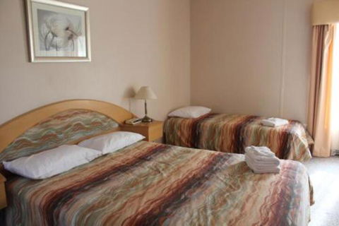 Golden Rivers Holiday Apartments - Redcliffe Tourism 6